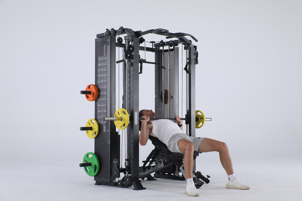 Bench press v PH Fitness Apex Pro Rack se Smithovým strojem a kladkami