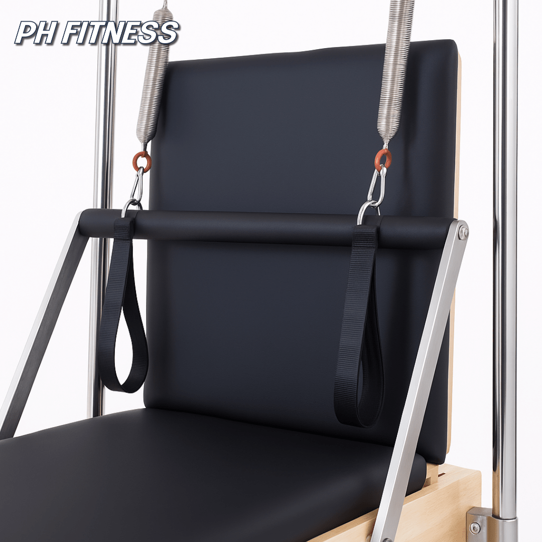 Zwart beklede push-through bar met rugkussen, veren en handlussen van de PH Fitness Cadillac Tower